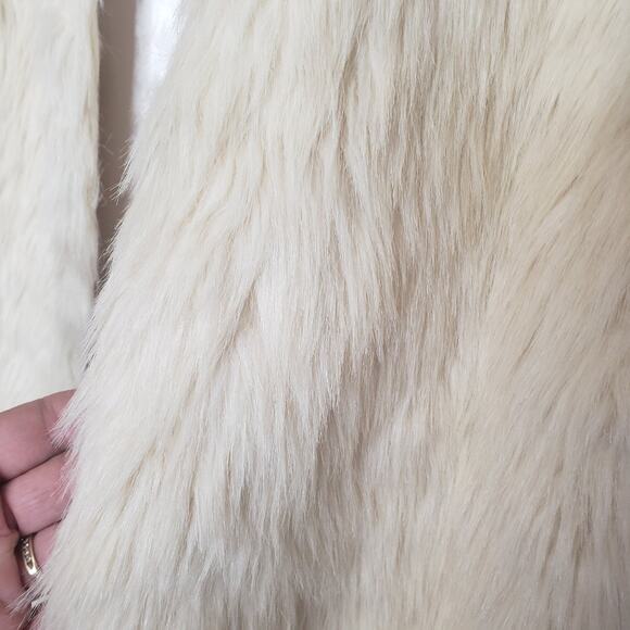 Jack ivory Scotlyn faux fur long open front vest size small - Picture 5 of 9